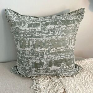 Frontgate Textured Large Accent Throw Pillow 26”x26”